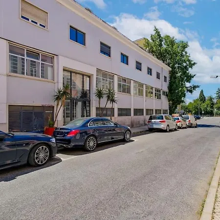 Lovely Studio, Fully Equipped & Near Subway N7 Lissabon