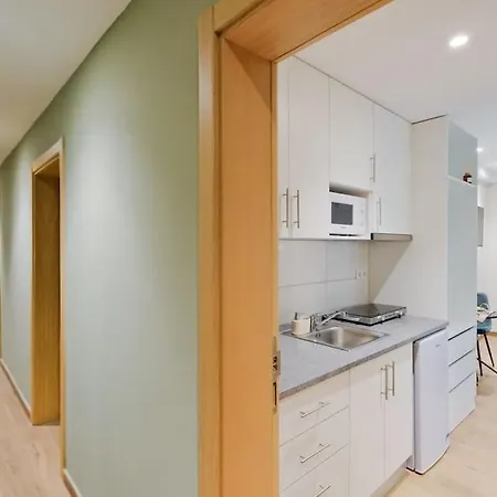 Lovely Studio, Fully Equipped & Near Subway N7 * Лісабон