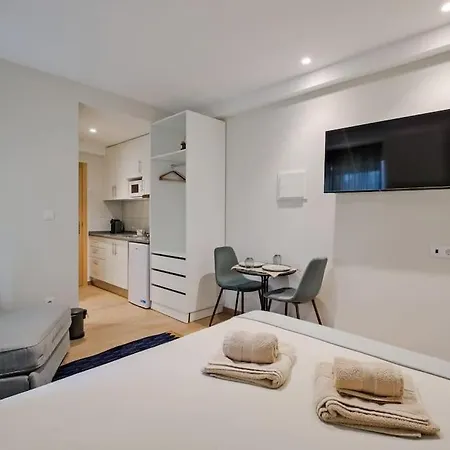 Lovely Studio, Fully Equipped & Near Subway N7 Apartment Lisbon